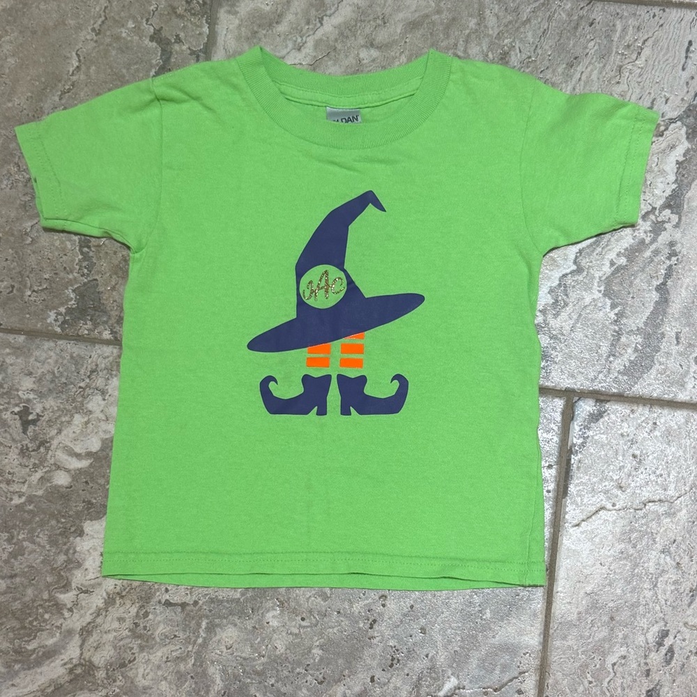 Size Xsmall Green Witch Hat Graphic Tee